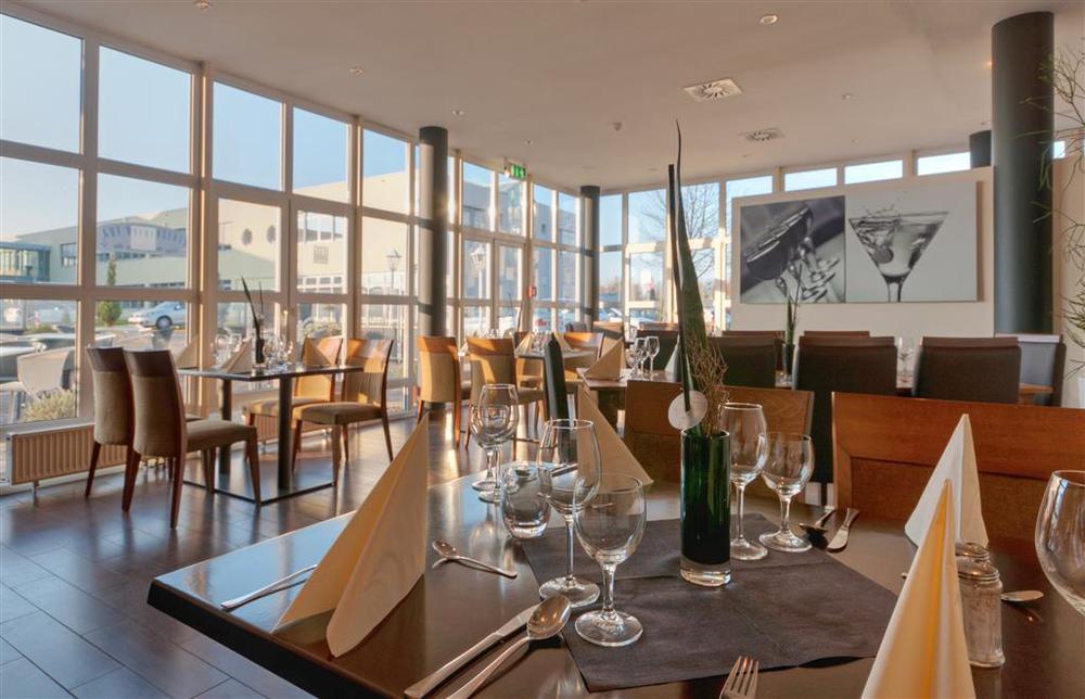 Courtyard By Marriott Dortmund Hotel Restaurant photo